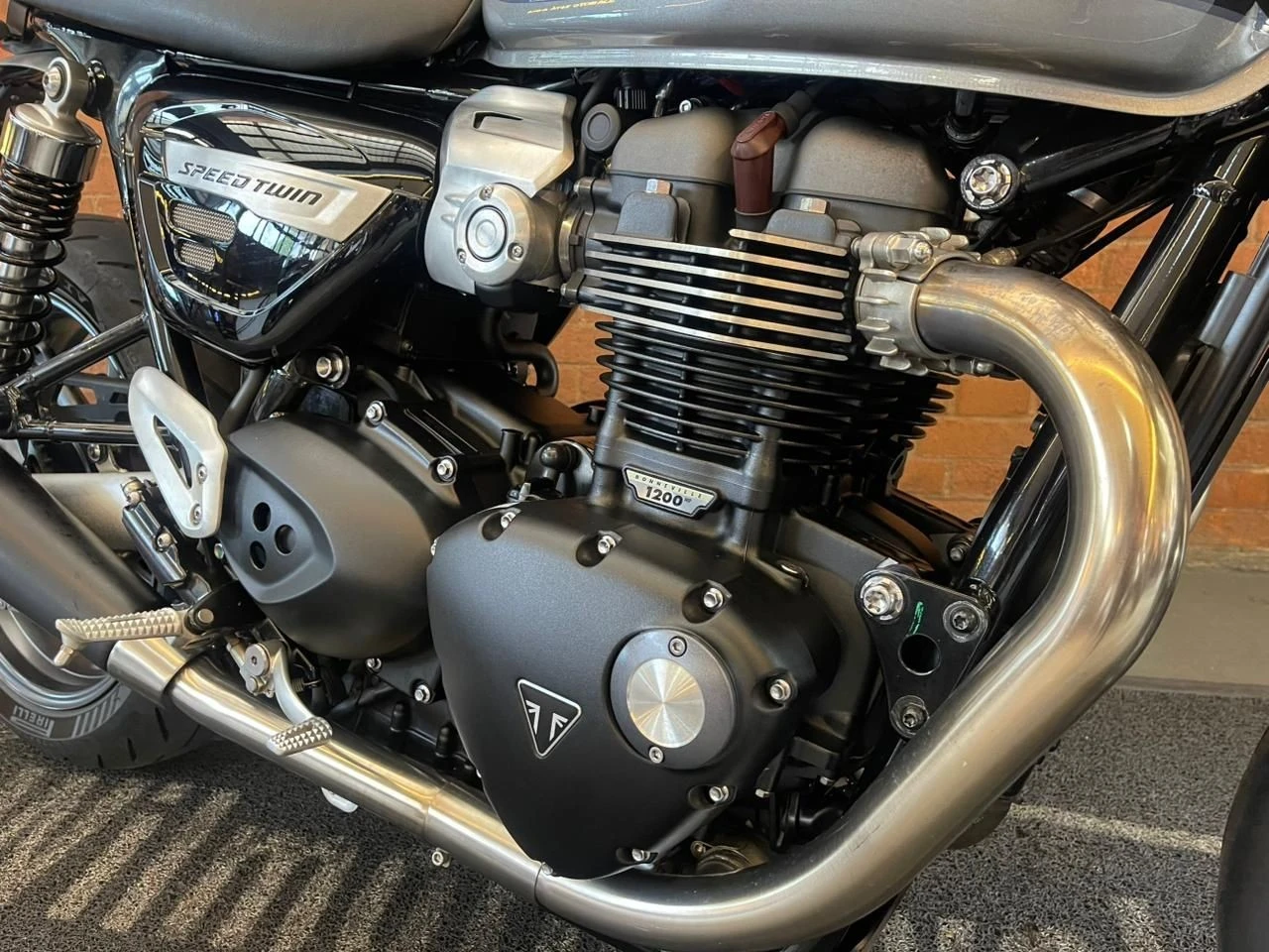 TRIUMPH SPEED TWIN 