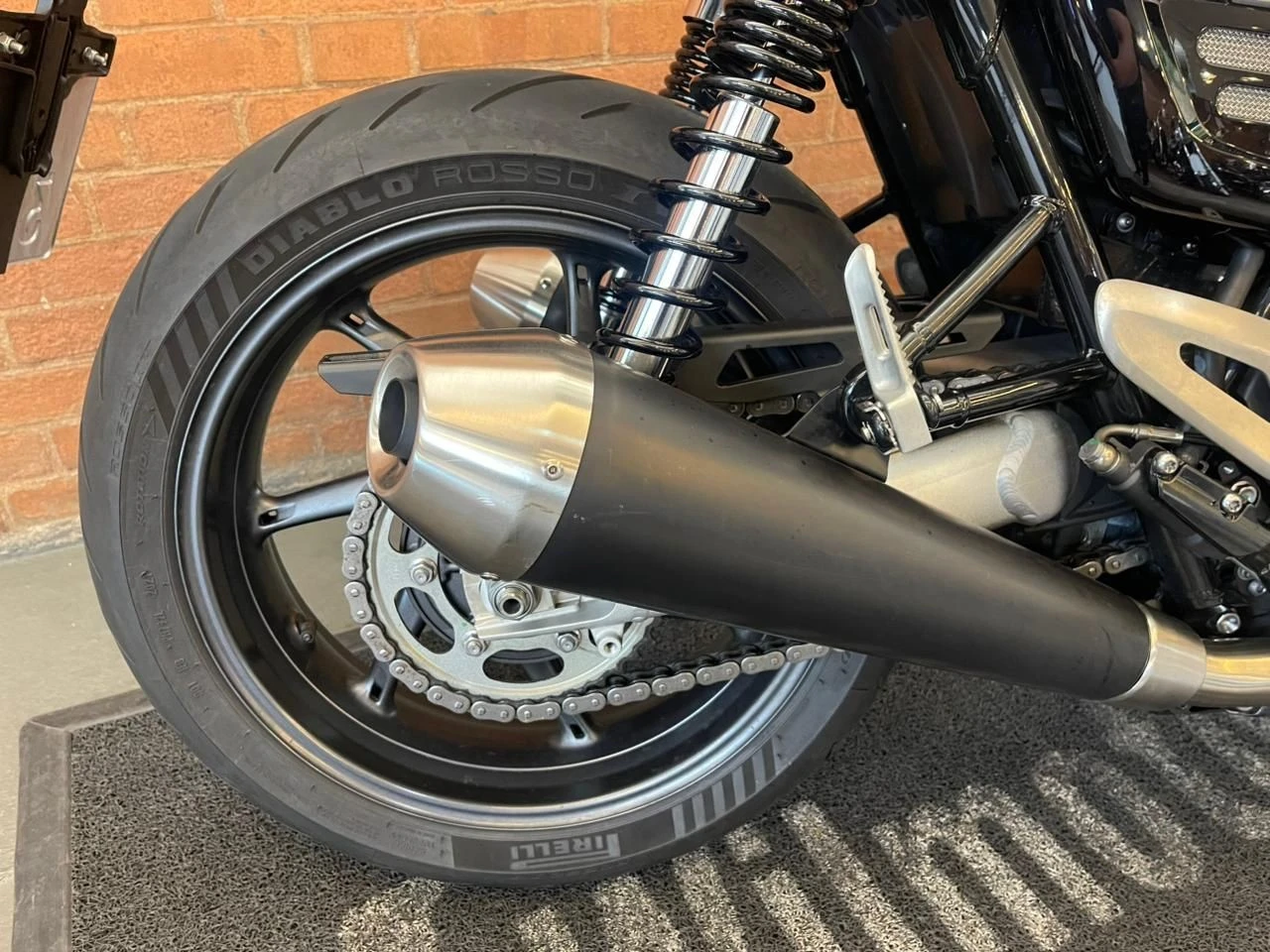 TRIUMPH SPEED TWIN 
