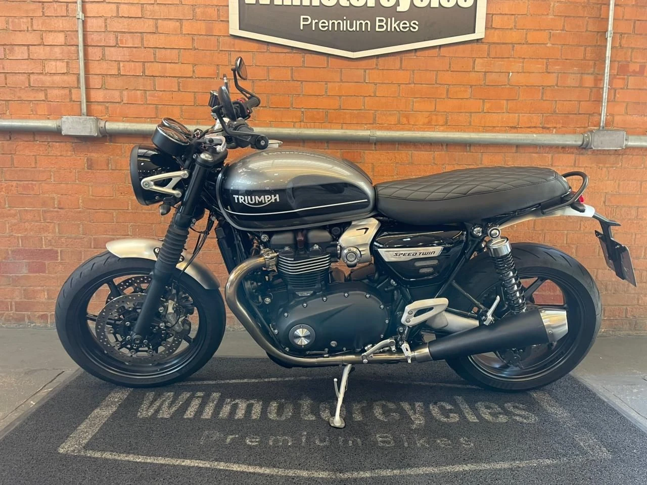 TRIUMPH SPEED TWIN 