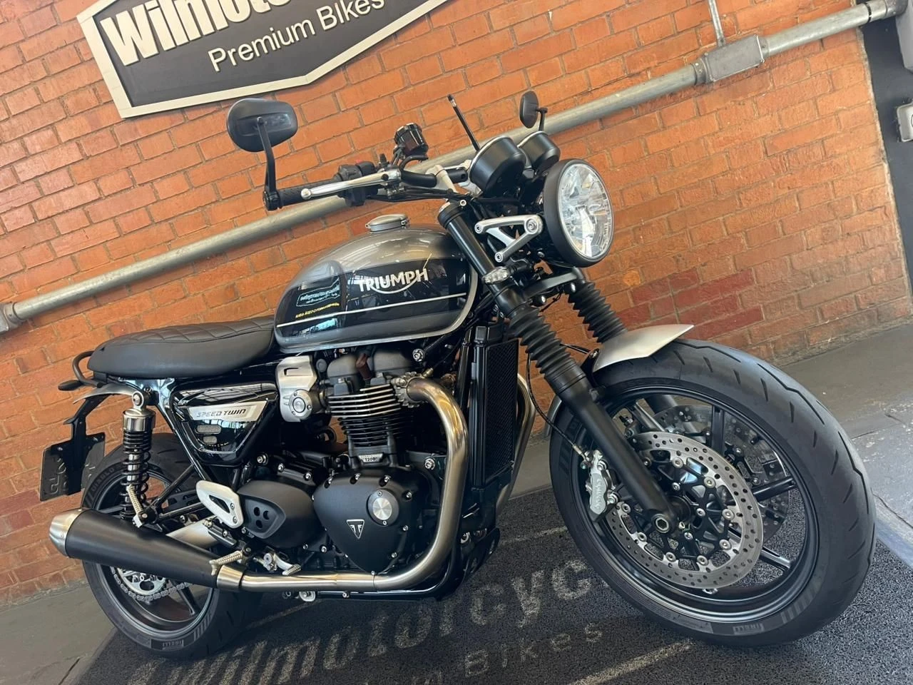 TRIUMPH SPEED TWIN 