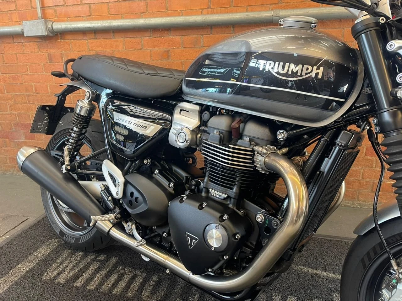 TRIUMPH SPEED TWIN 