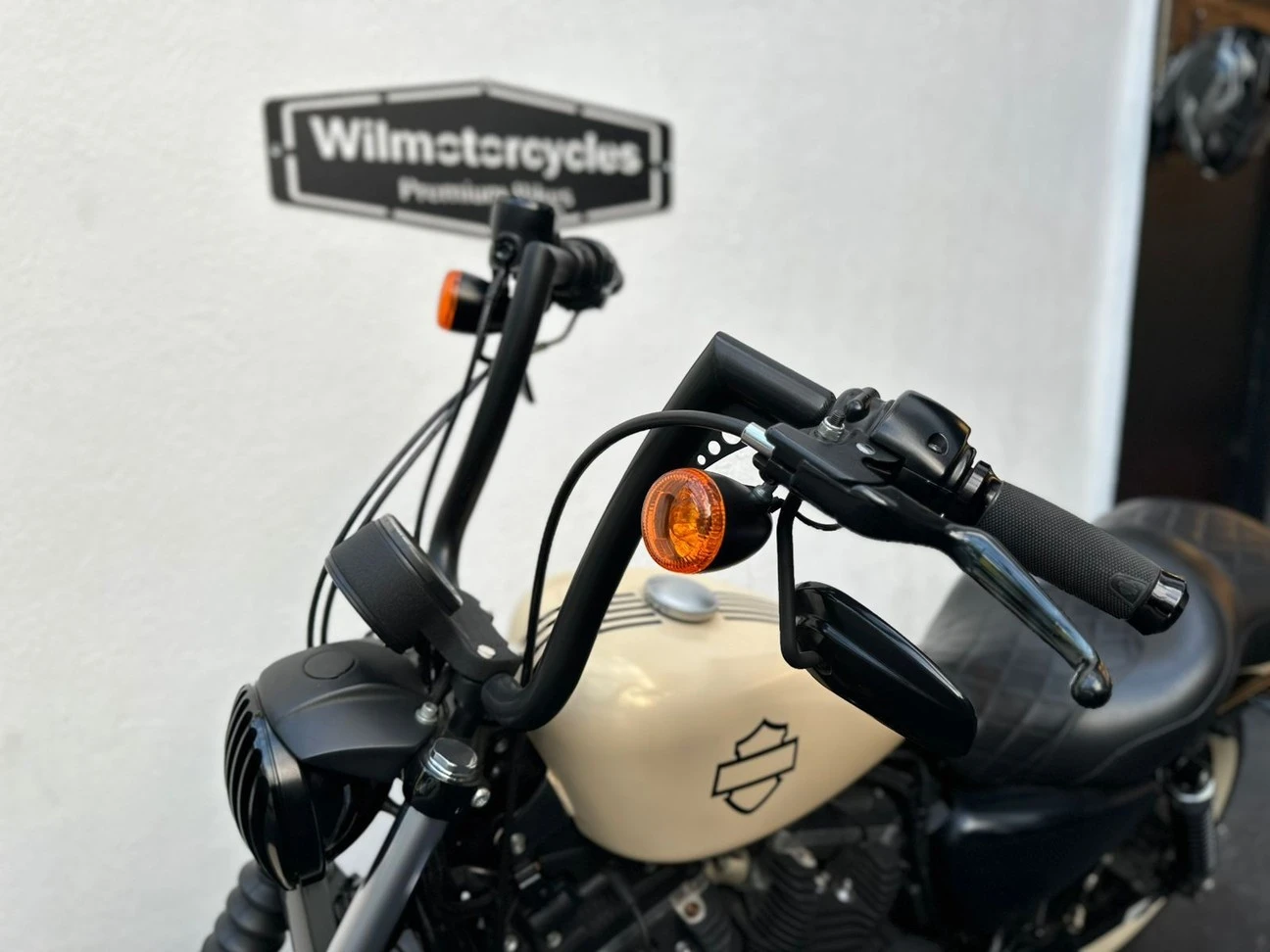 HARLEY-DAVIDSON SPORTSTER 883 ROADSTER