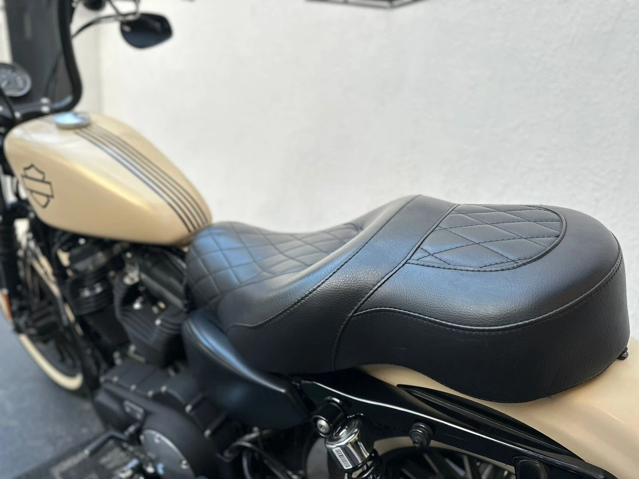 HARLEY-DAVIDSON SPORTSTER 883 ROADSTER