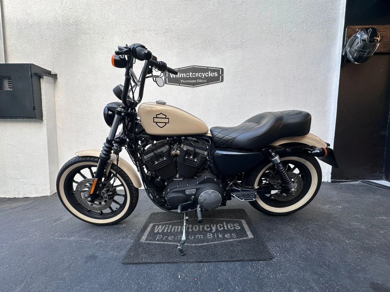 HARLEY-DAVIDSON SPORTSTER 883 ROADSTER