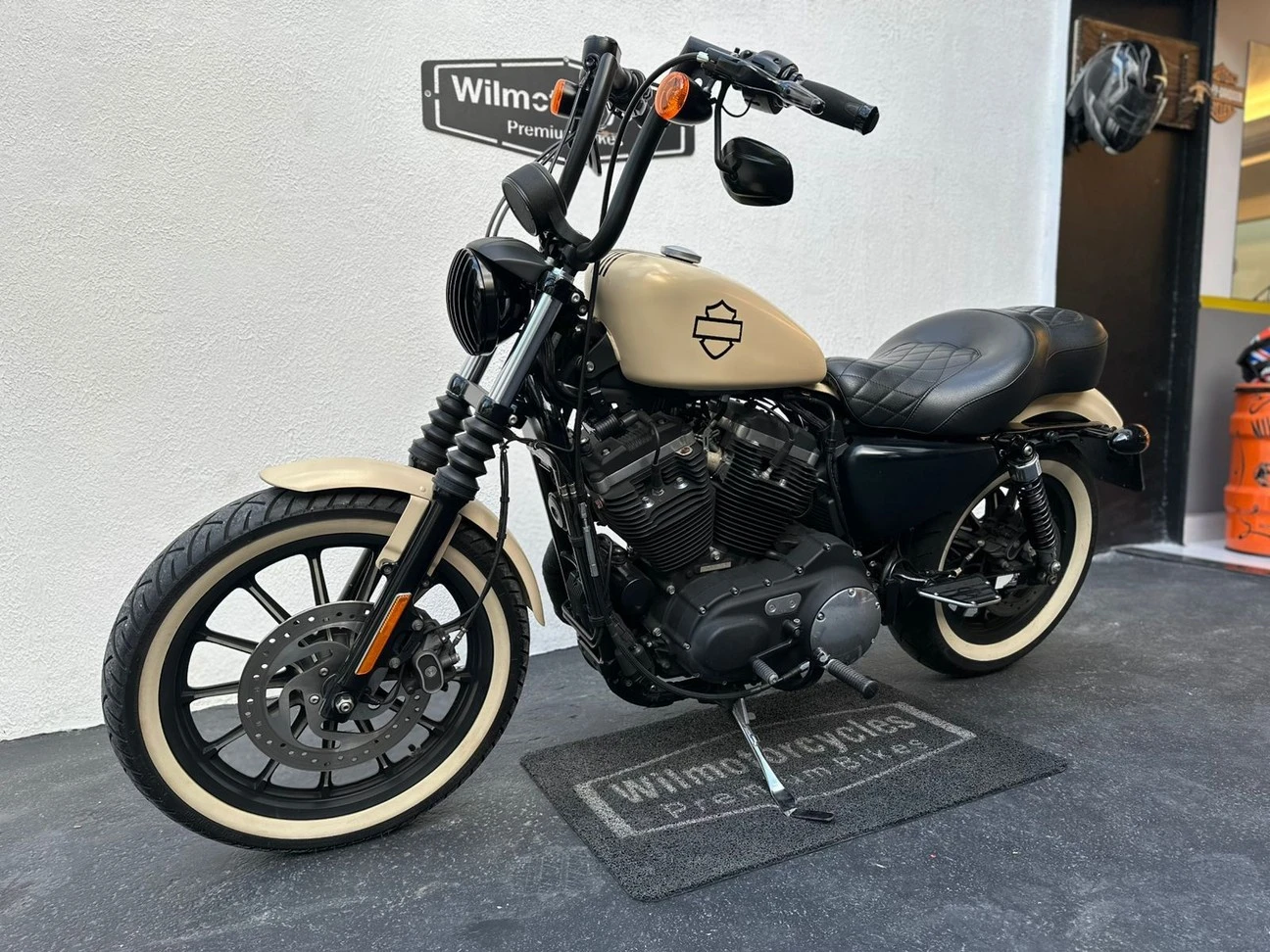 HARLEY-DAVIDSON SPORTSTER 883 ROADSTER