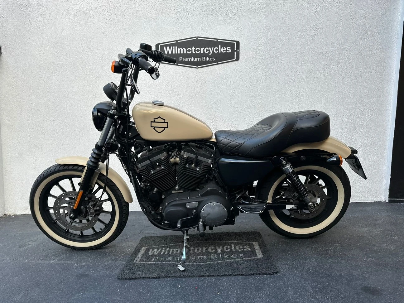 HARLEY-DAVIDSON SPORTSTER 883 ROADSTER