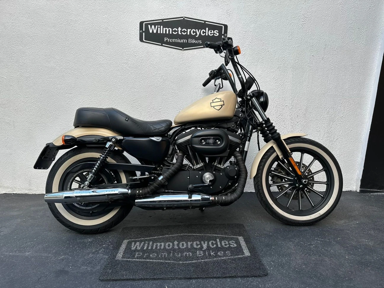 HARLEY-DAVIDSON SPORTSTER 883 ROADSTER