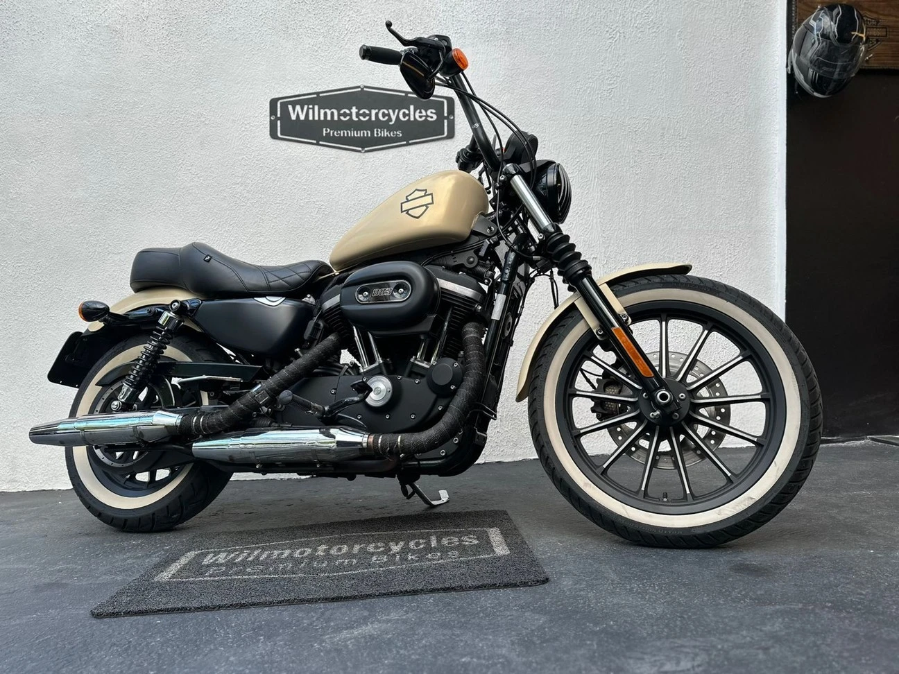 HARLEY-DAVIDSON SPORTSTER 883 ROADSTER