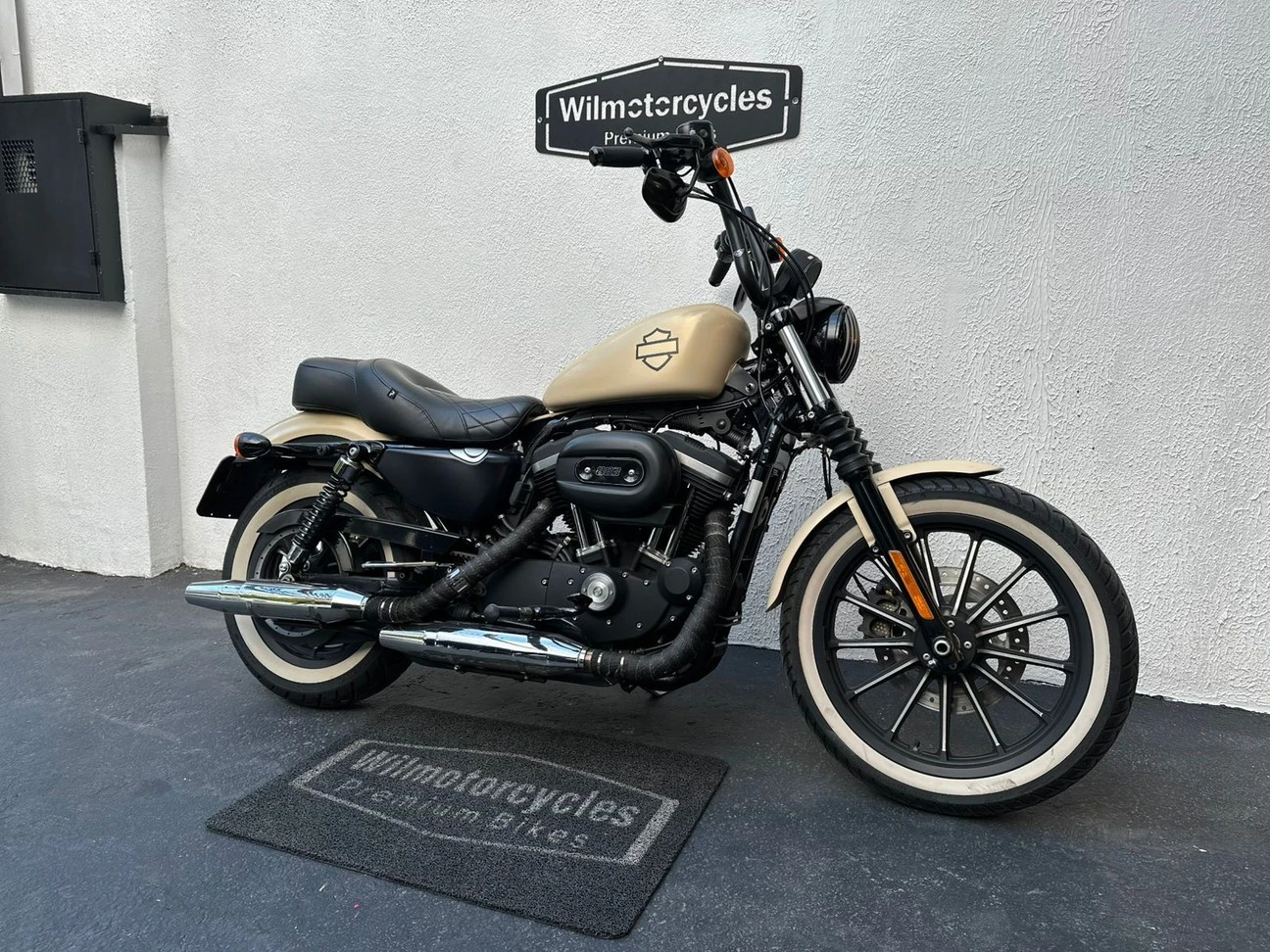 HARLEY-DAVIDSON SPORTSTER 883 ROADSTER