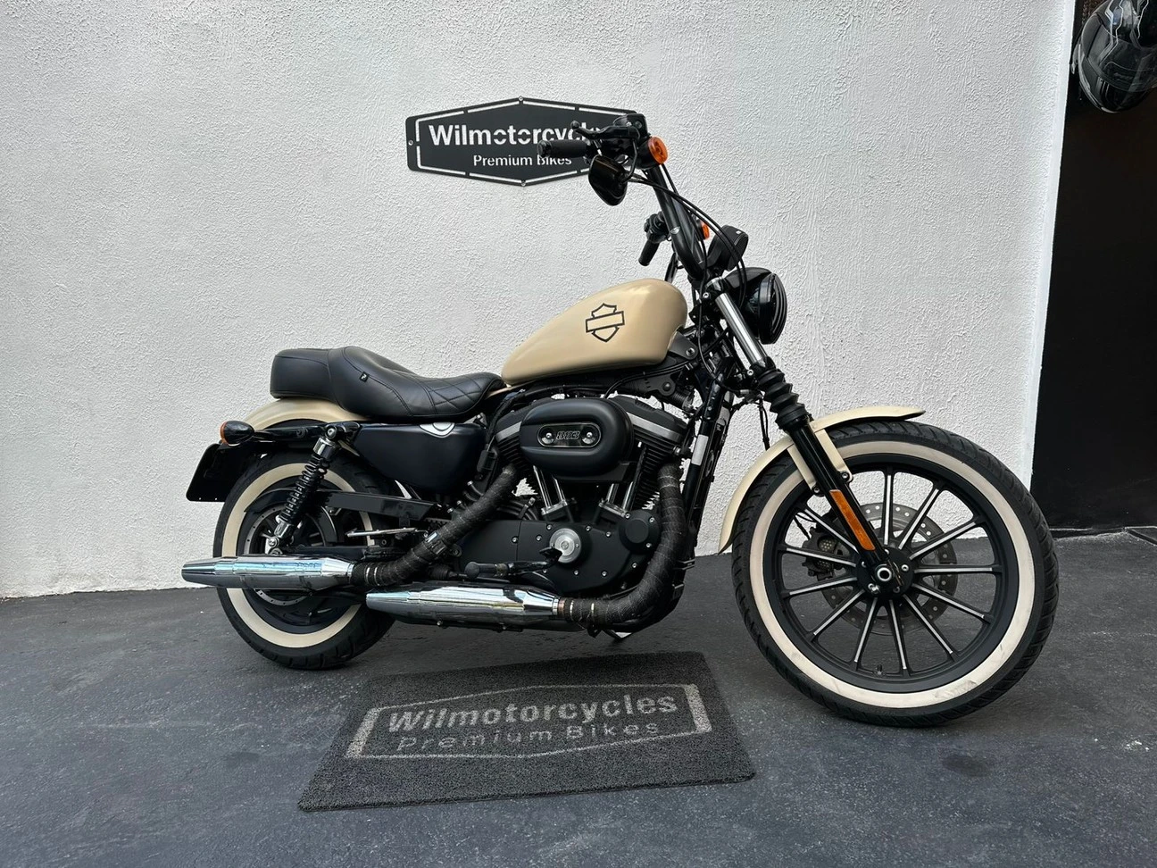 HARLEY-DAVIDSON SPORTSTER 883 ROADSTER