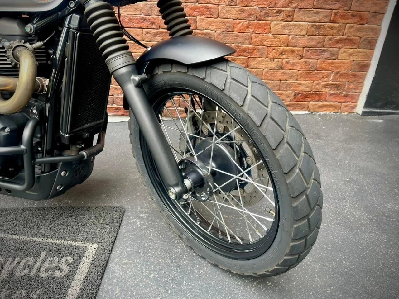 TRIUMPH STREET SCRAMBLER