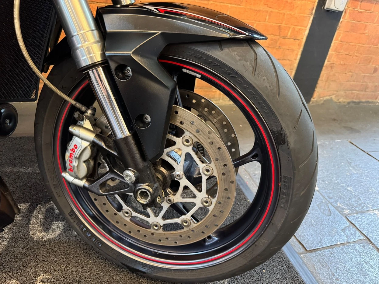 TRIUMPH STREET TRIPLE 765 RS