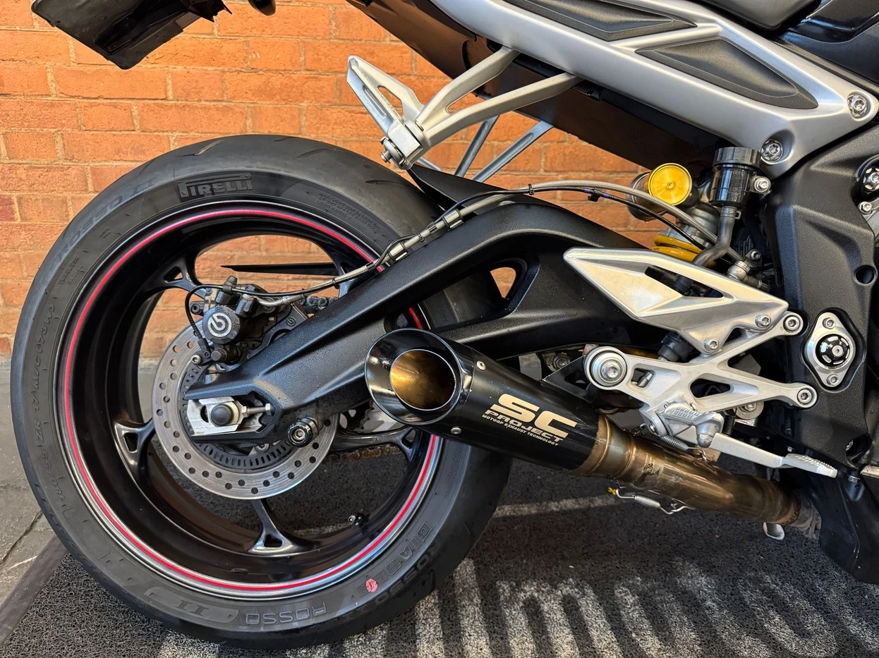 TRIUMPH STREET TRIPLE 765 RS