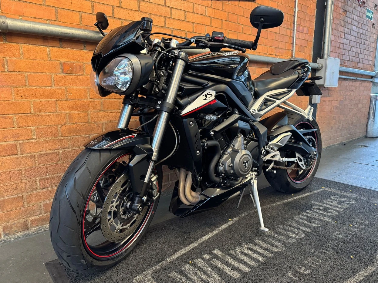 TRIUMPH STREET TRIPLE 765 RS