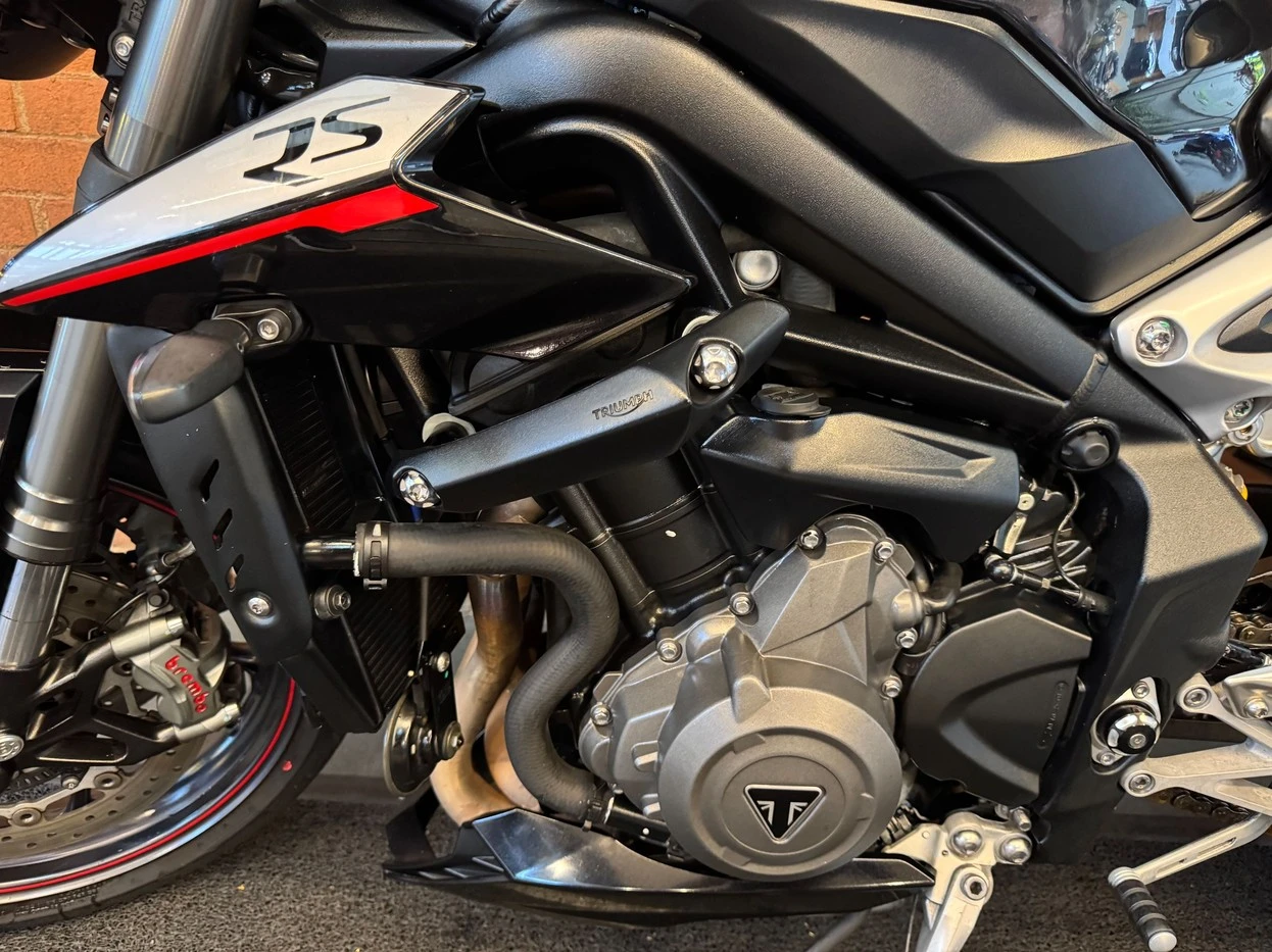 TRIUMPH STREET TRIPLE 765 RS