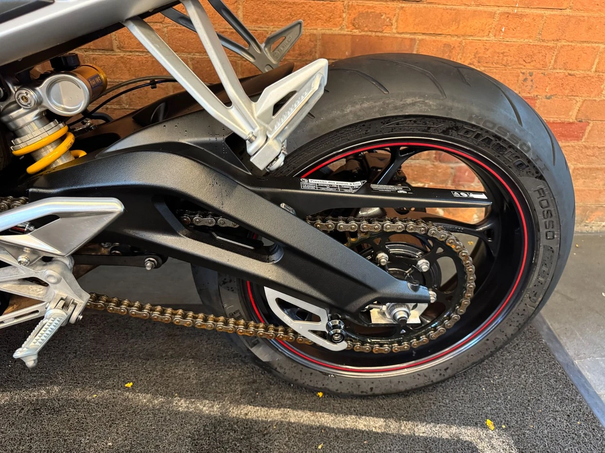 TRIUMPH STREET TRIPLE 765 RS