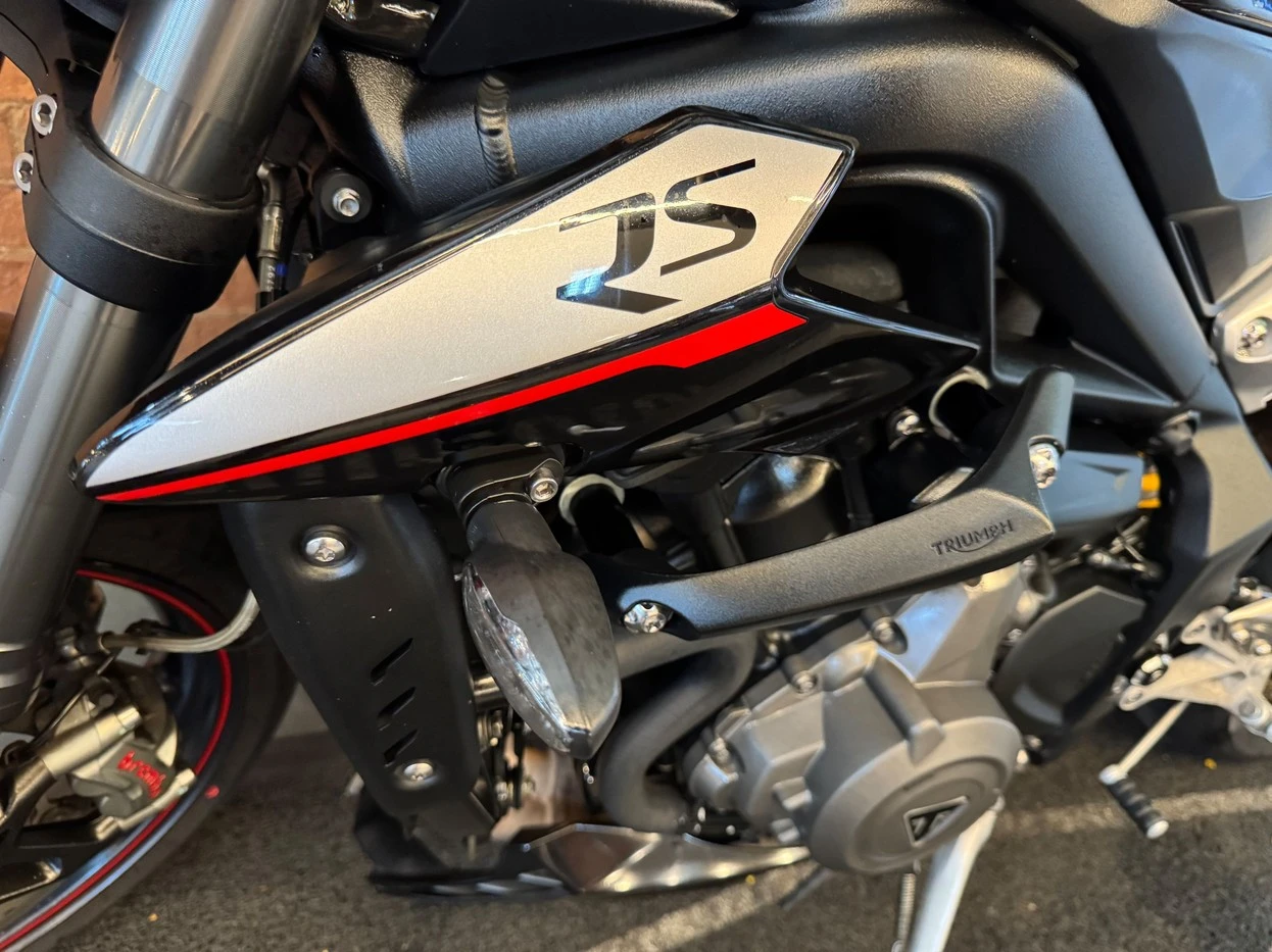 TRIUMPH STREET TRIPLE 765 RS