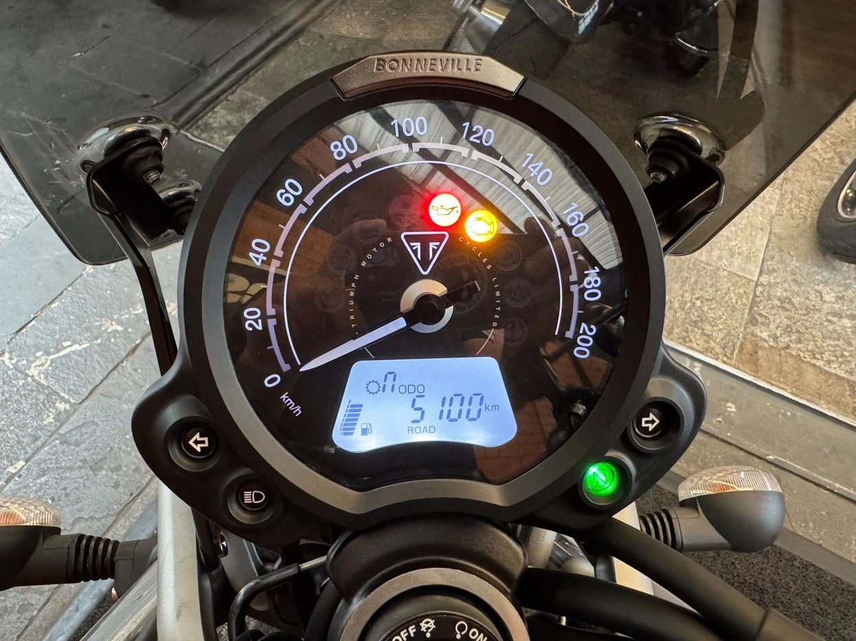 TRIUMPH SCRAMBLER 900