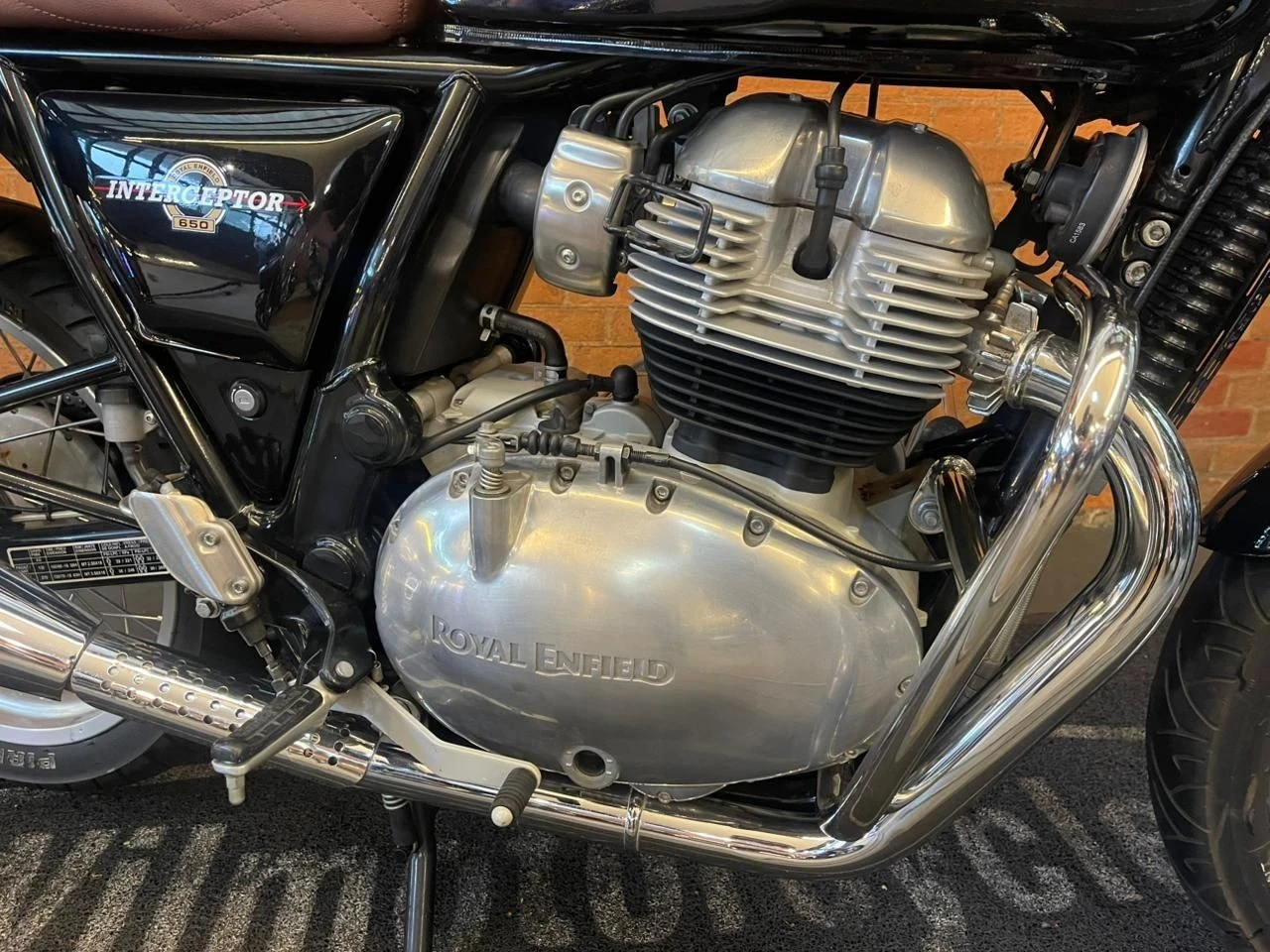 ROYAL ENFIELD INTERCEPTOR 