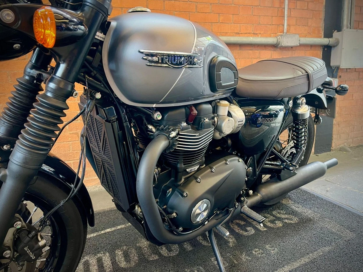 TRIUMPH BONNEVILLE T120 BLACK 1200