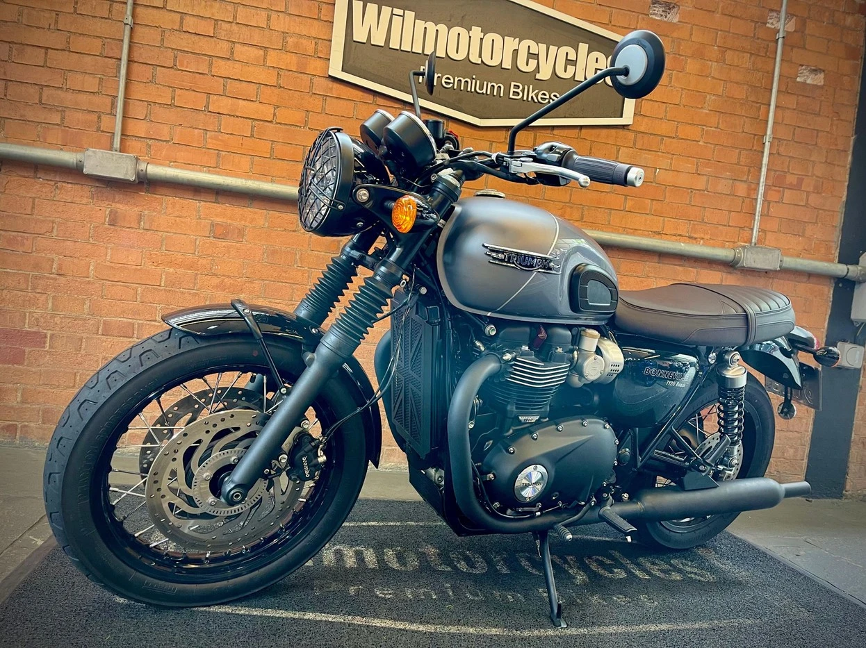 TRIUMPH BONNEVILLE T120 BLACK 1200