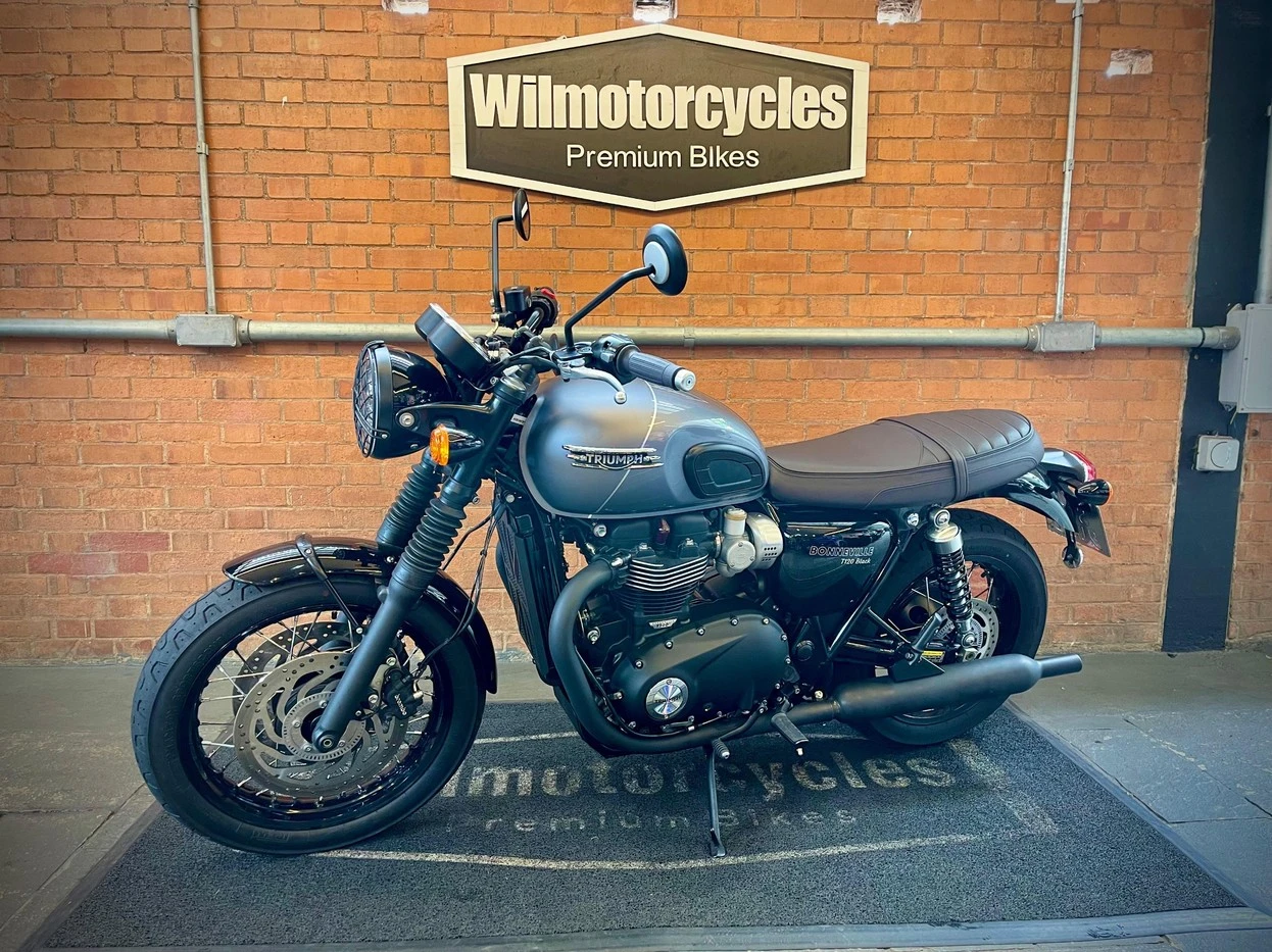 TRIUMPH BONNEVILLE T120 BLACK 1200