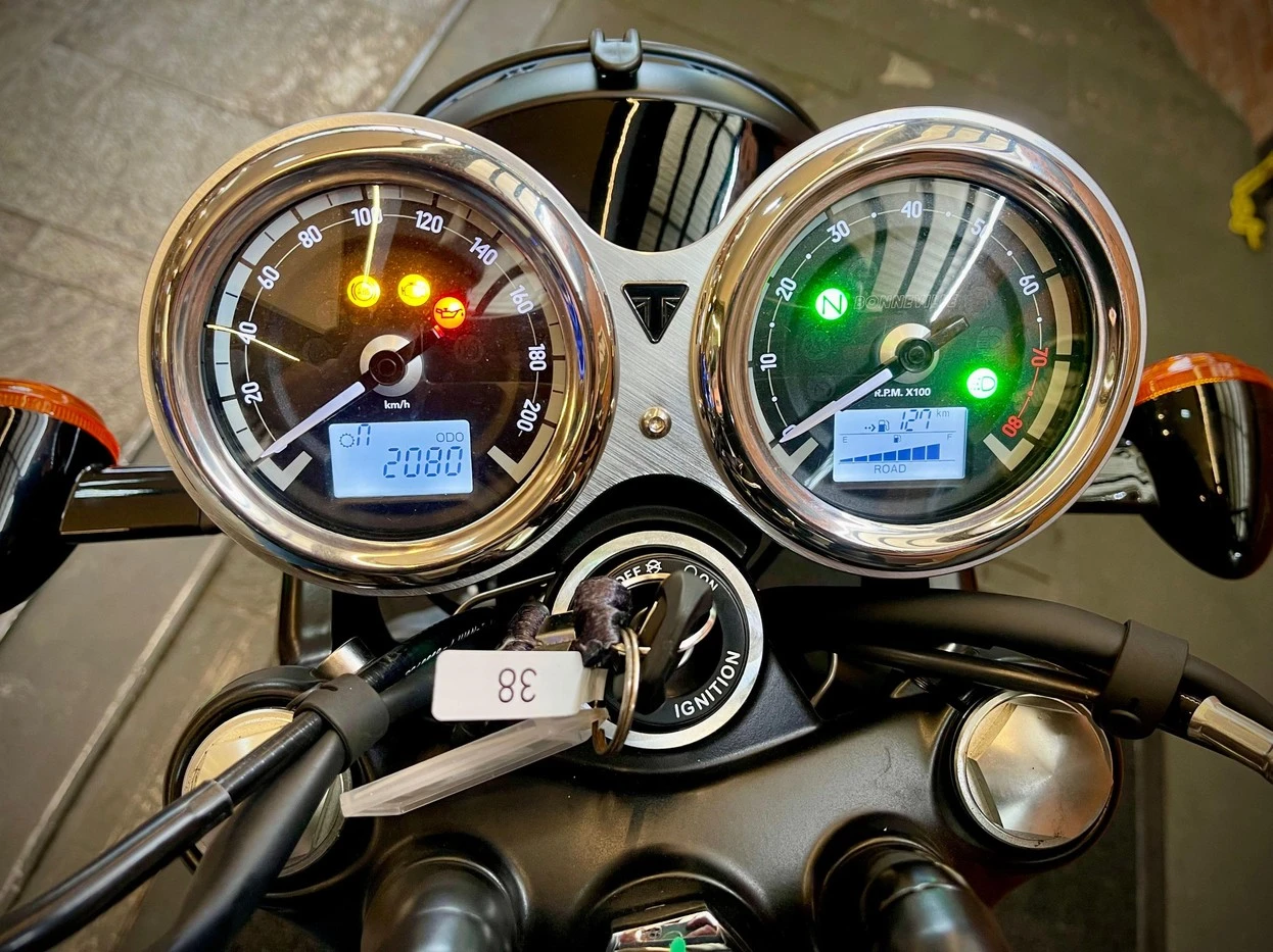 TRIUMPH BONNEVILLE T120 BLACK 1200