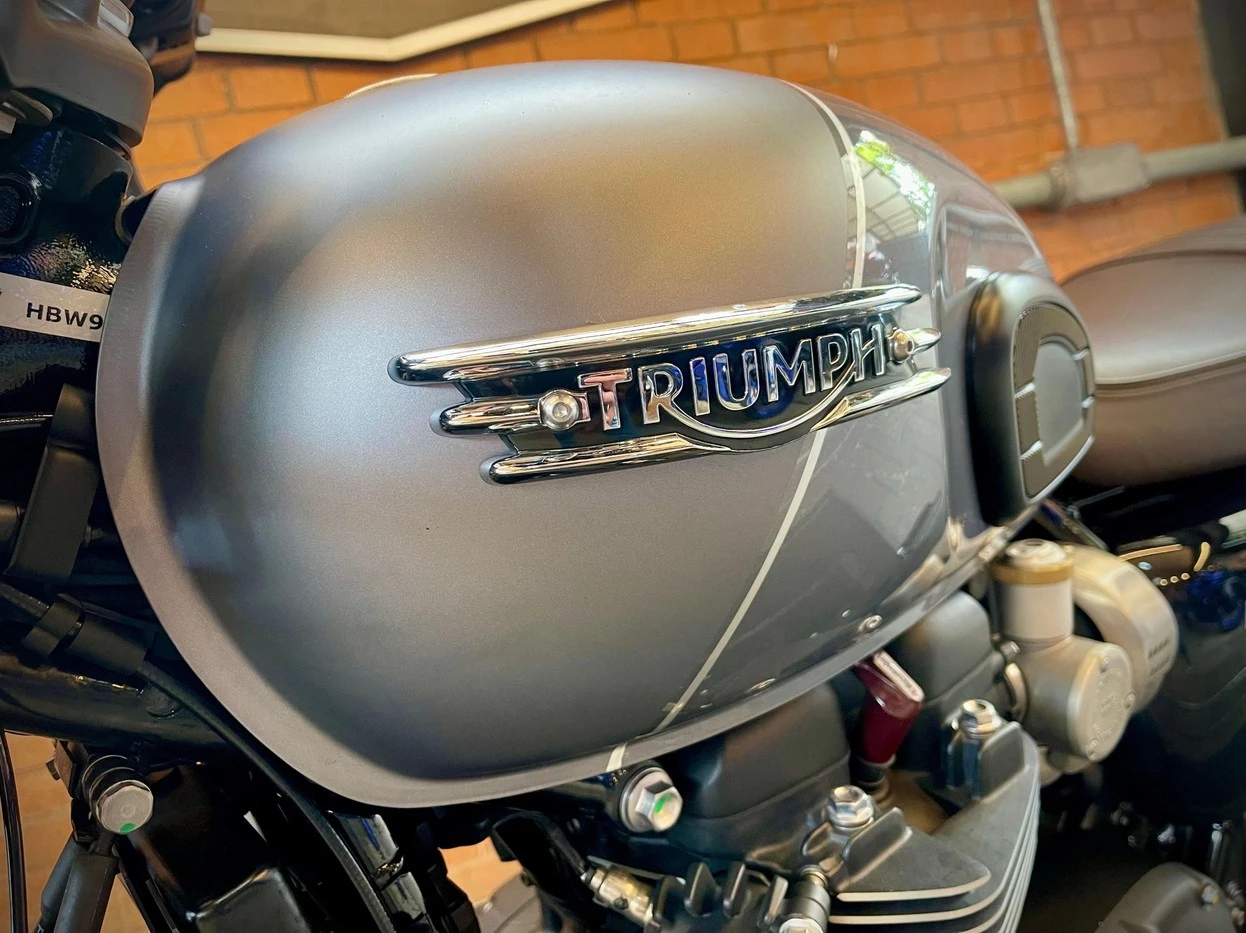 TRIUMPH BONNEVILLE T120 BLACK 1200