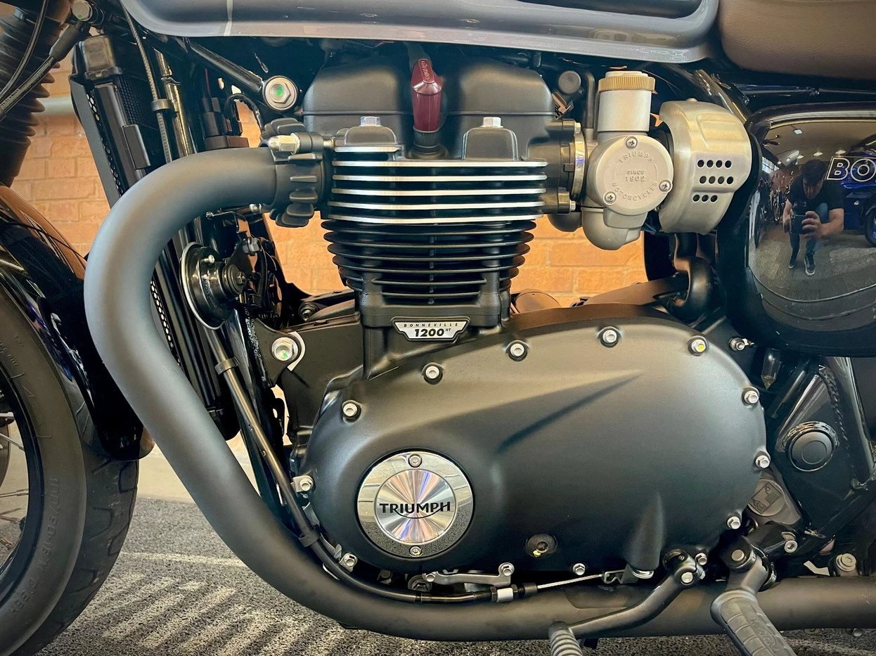 TRIUMPH BONNEVILLE T120 BLACK 1200