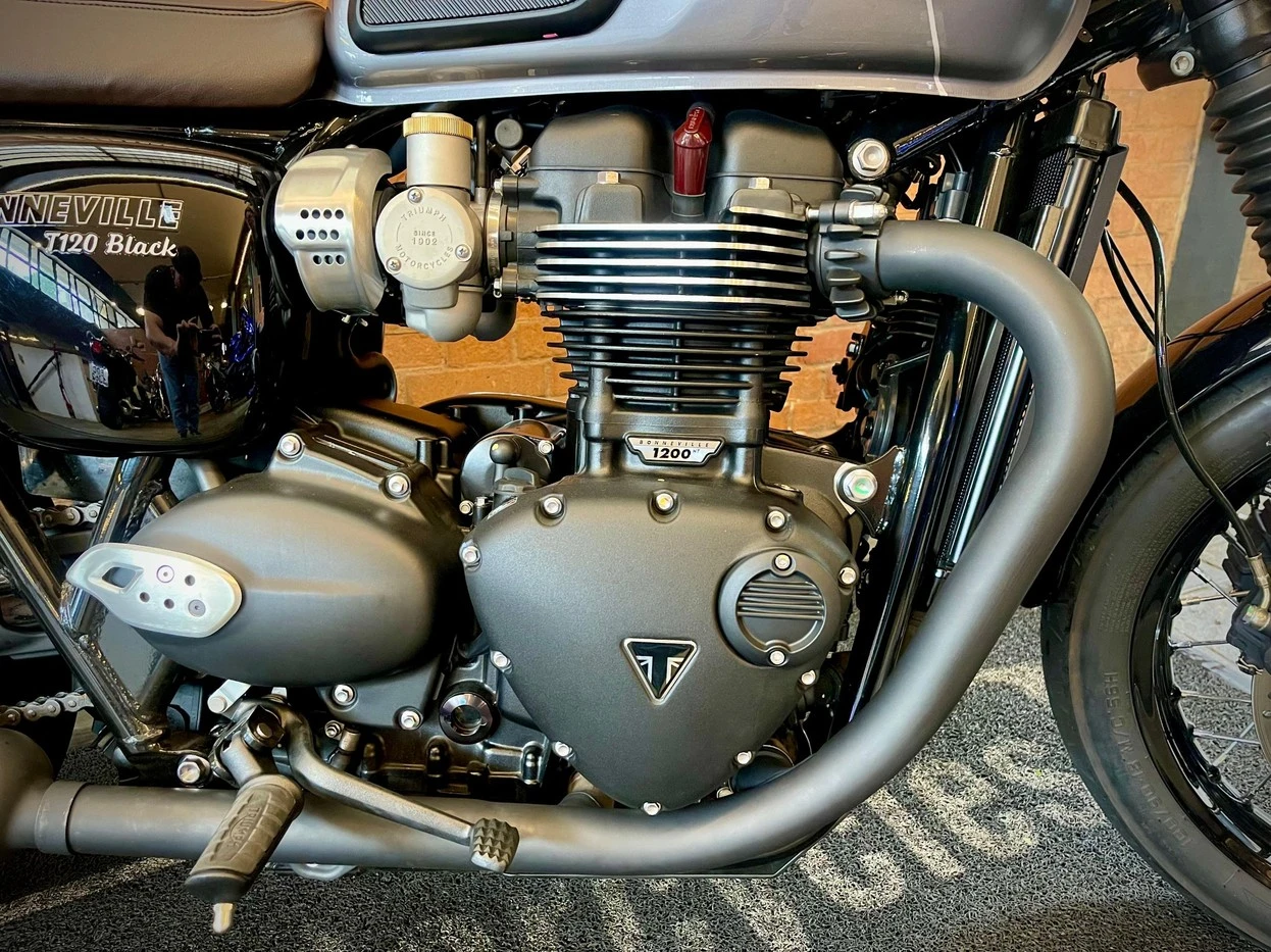TRIUMPH BONNEVILLE T120 BLACK 1200