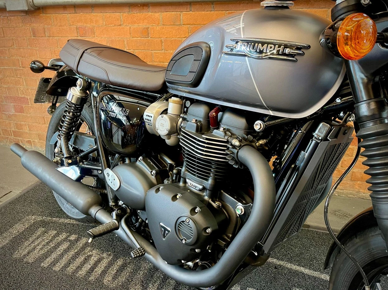 TRIUMPH BONNEVILLE T120 BLACK 1200