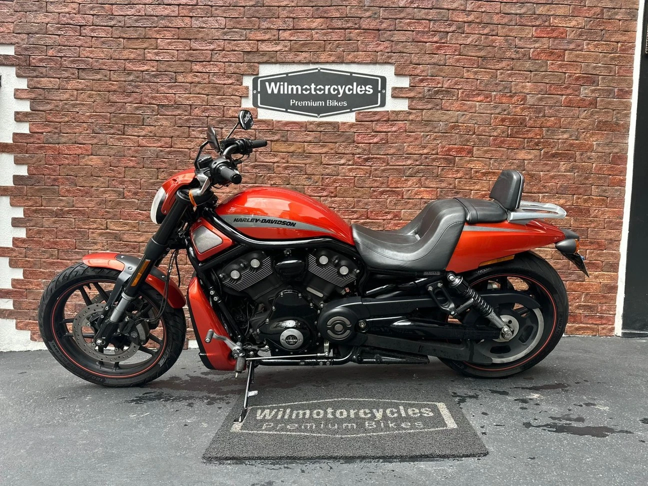 HARLEY-DAVIDSON NIGHT ROD SPECIAL