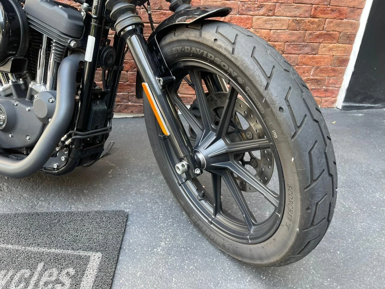 HARLEY-DAVIDSON SPORTSTER IRON 1200