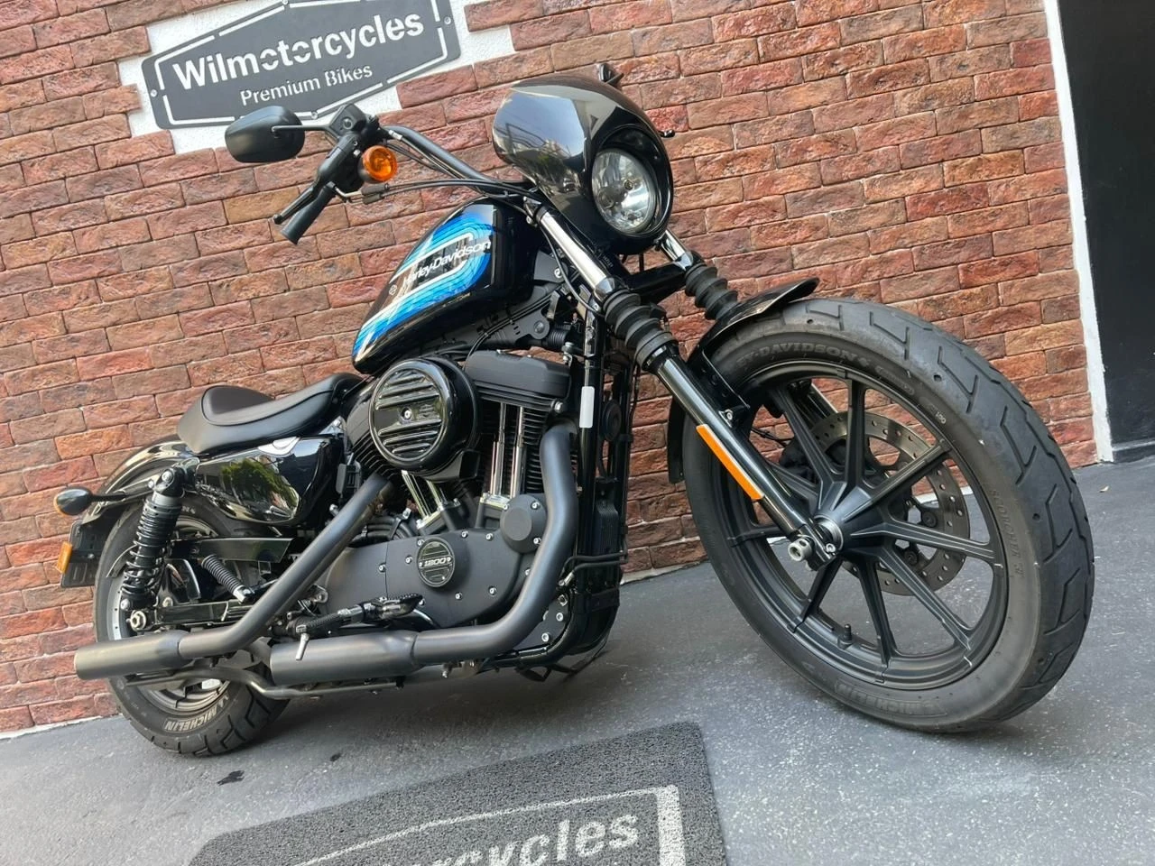 HARLEY-DAVIDSON SPORTSTER IRON 1200