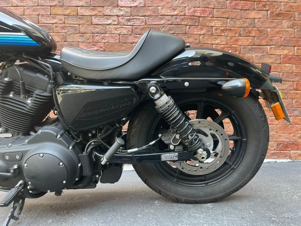 HARLEY-DAVIDSON SPORTSTER IRON 1200