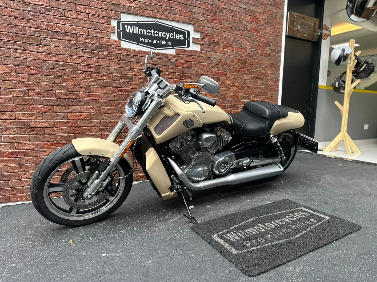 HARLEY-DAVIDSON V ROD MUSCLE