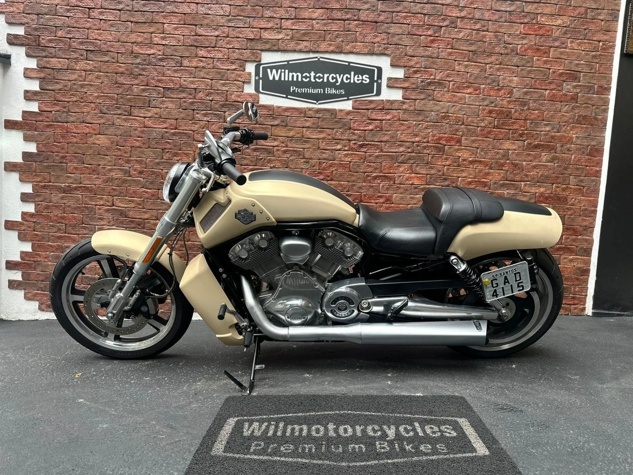 HARLEY-DAVIDSON V ROD MUSCLE