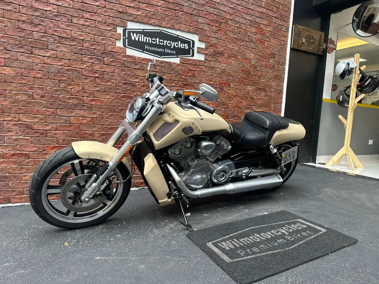 HARLEY-DAVIDSON V ROD MUSCLE