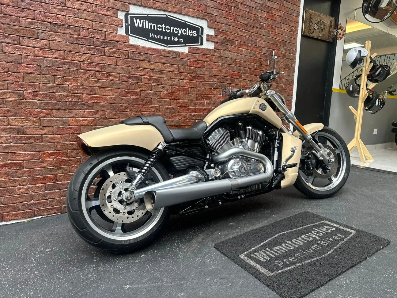 HARLEY-DAVIDSON V ROD MUSCLE