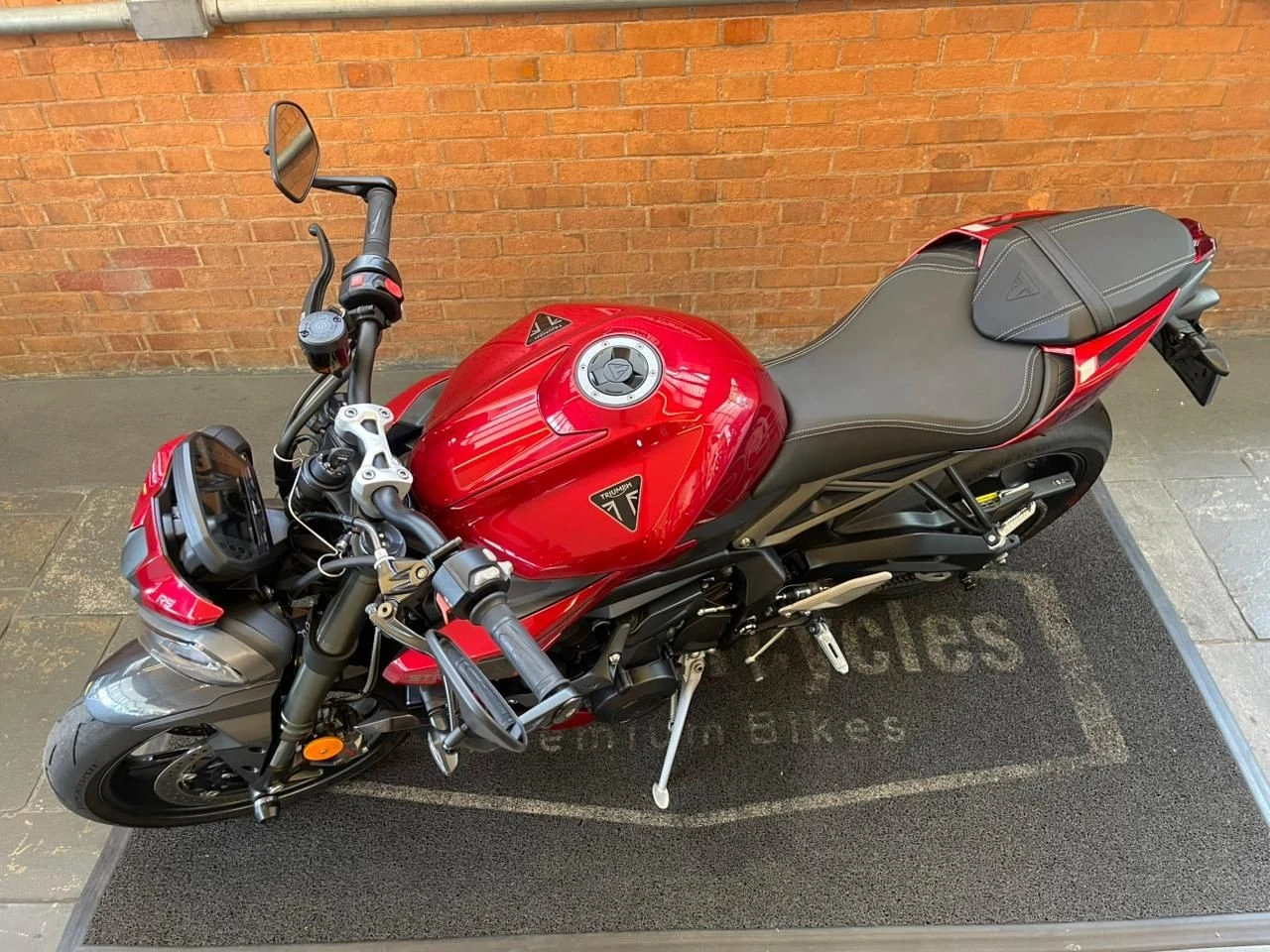 TRIUMPH STREET TRIPLE 765 RS