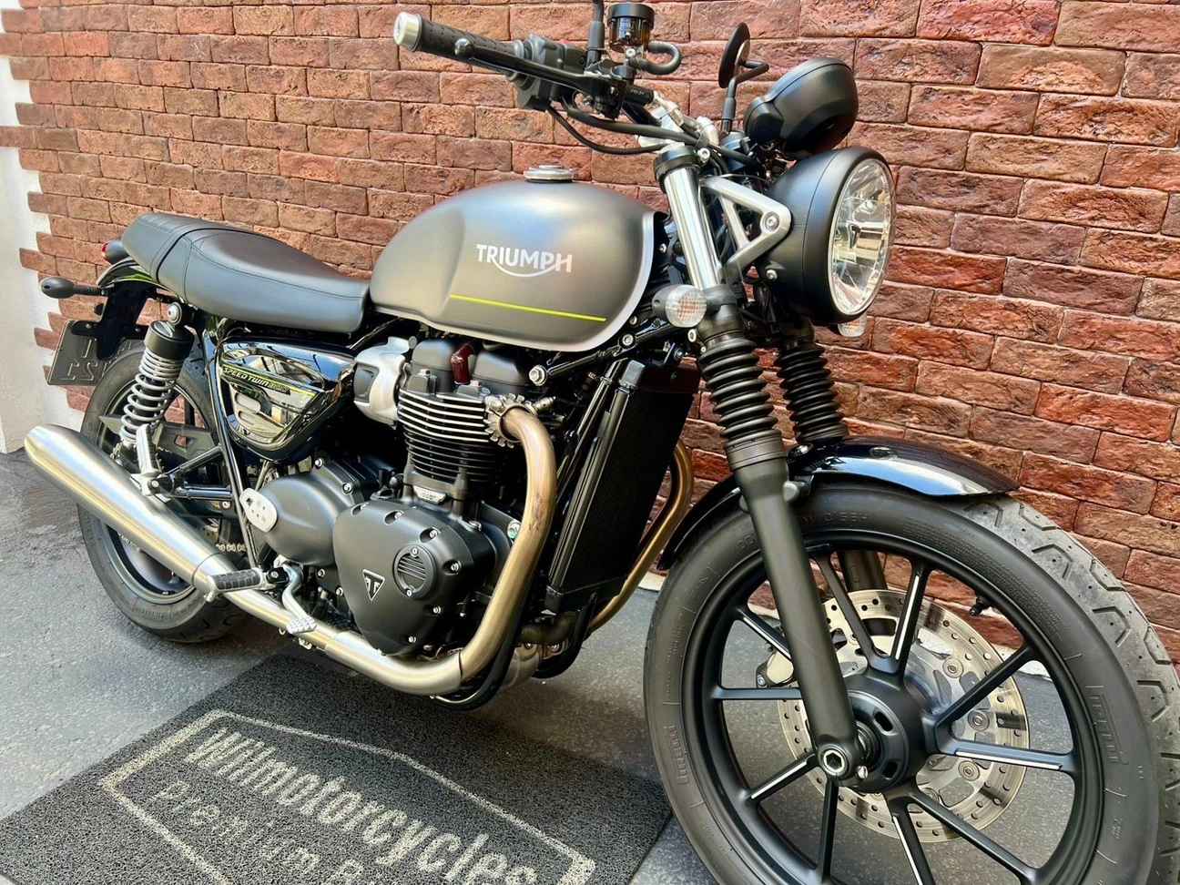 TRIUMPH SPEED TWIN 