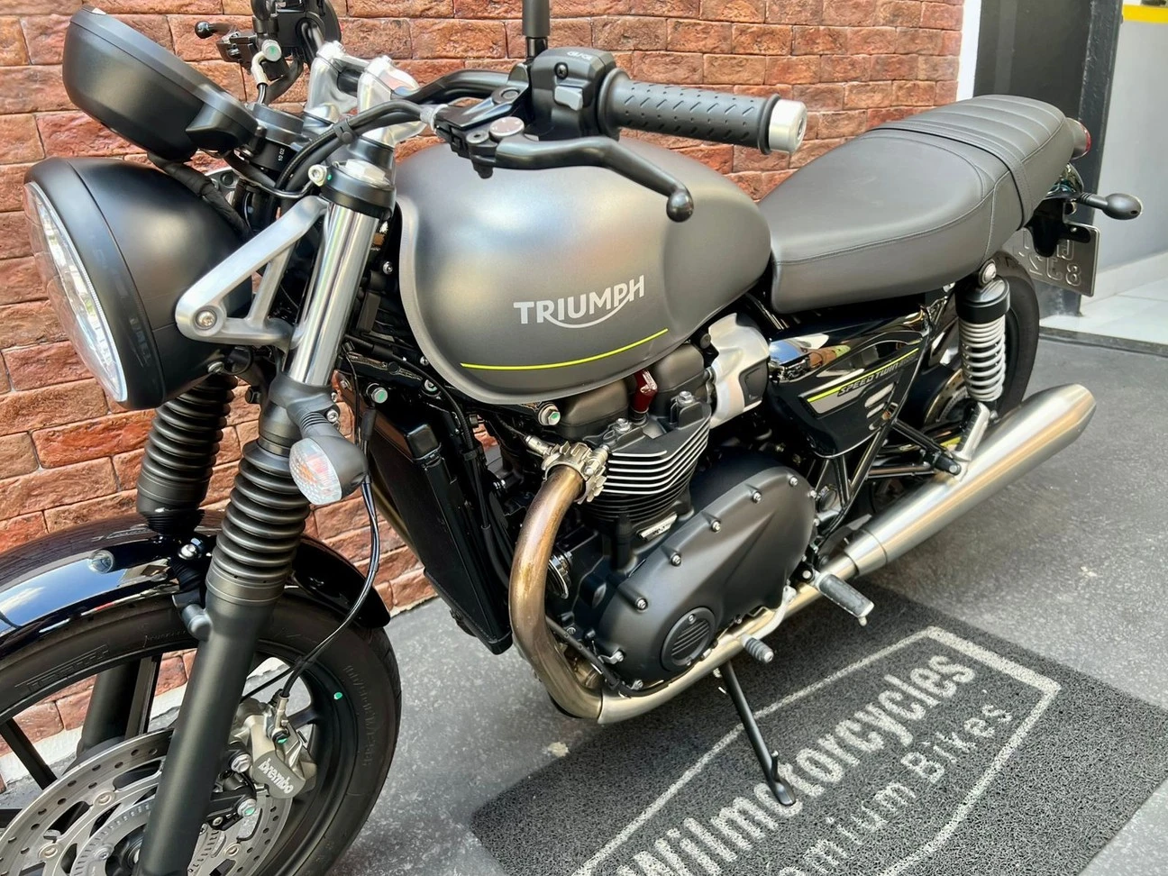 TRIUMPH SPEED TWIN 