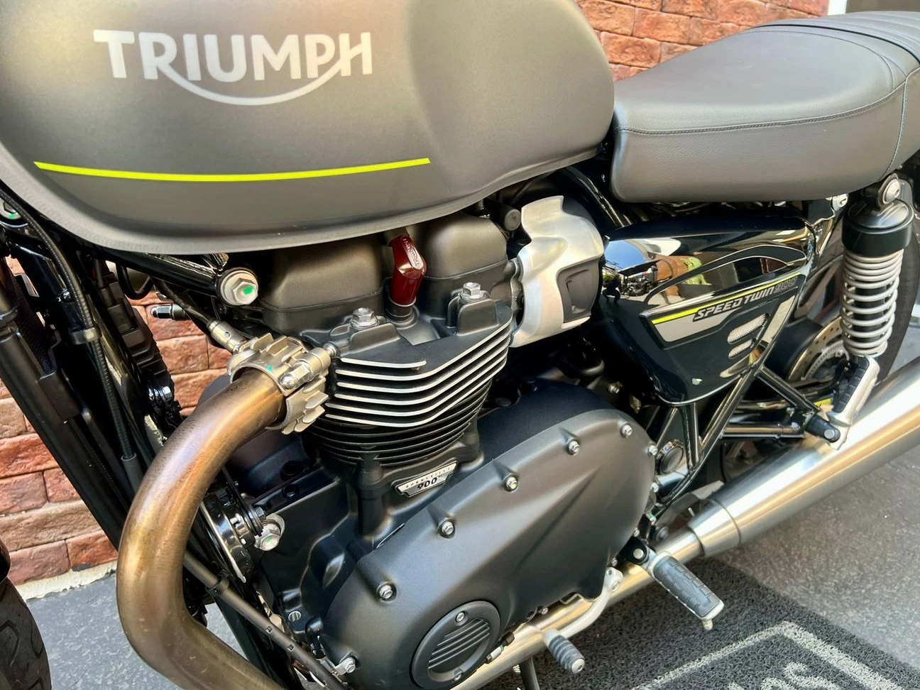 TRIUMPH SPEED TWIN 