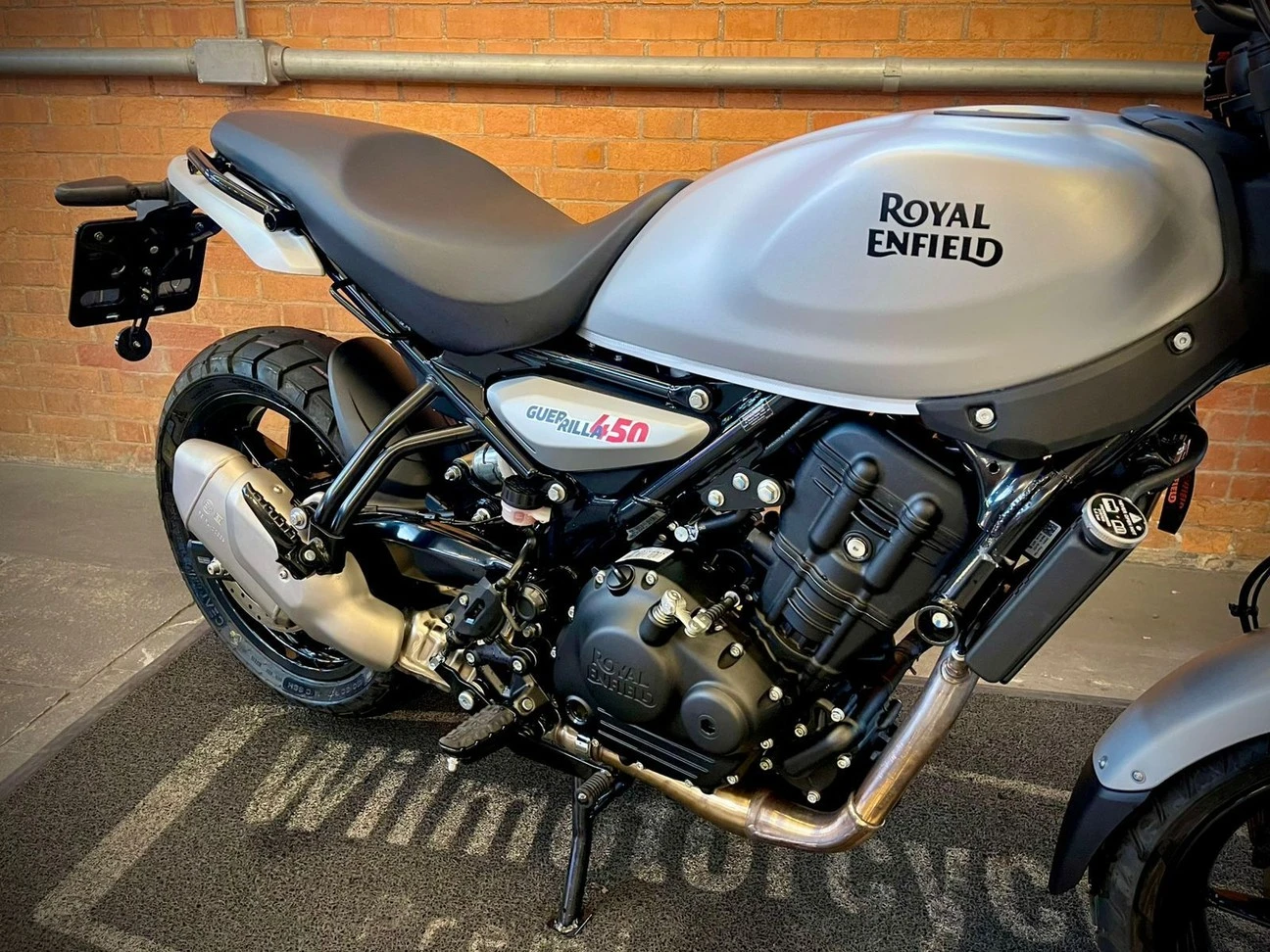 ROYAL ENFIELD GUERRILLA 450