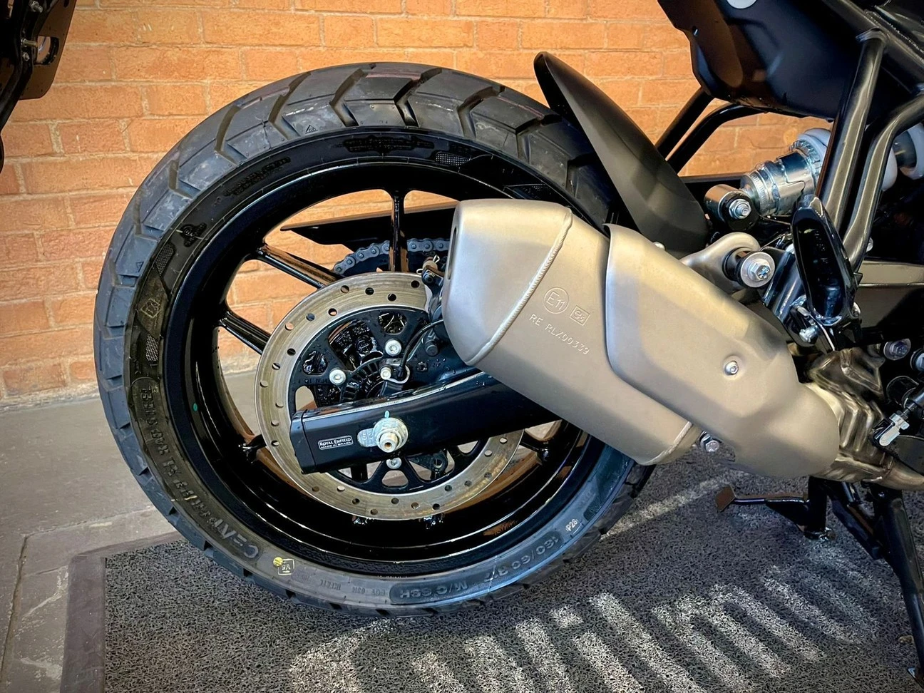 ROYAL ENFIELD GUERRILLA 450