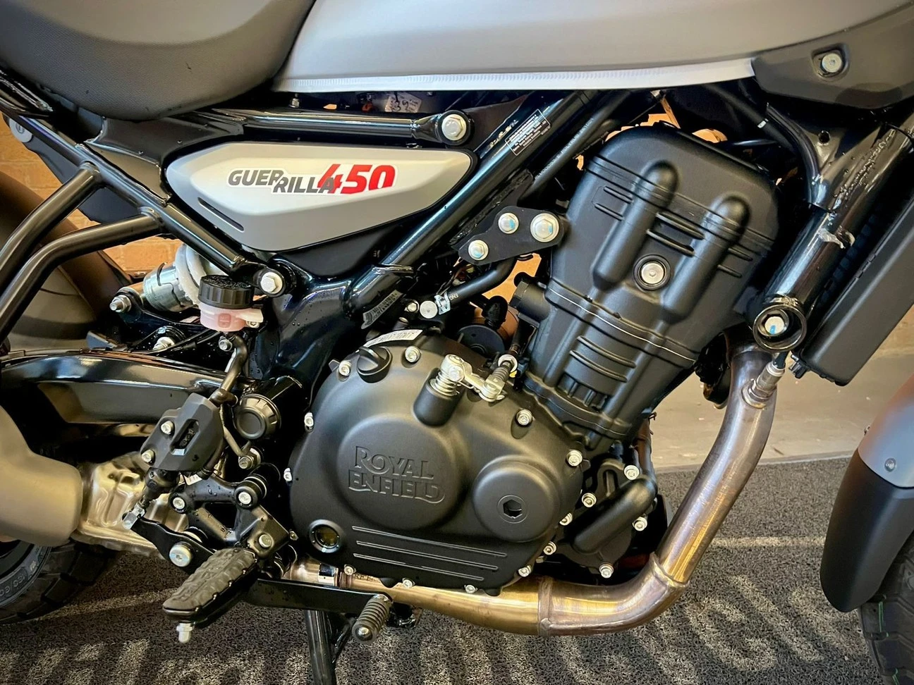 ROYAL ENFIELD GUERRILLA 450