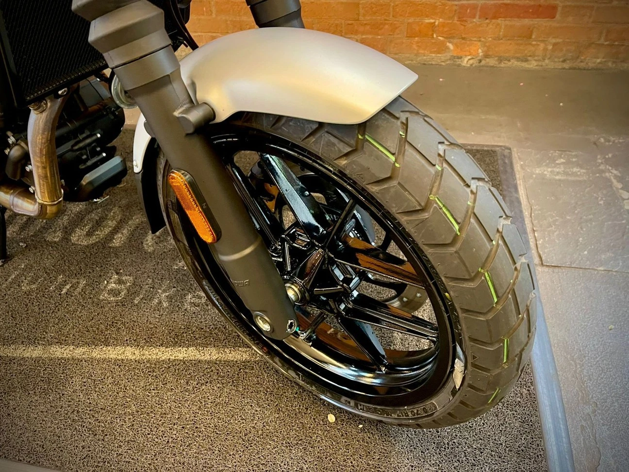 ROYAL ENFIELD GUERRILLA 450