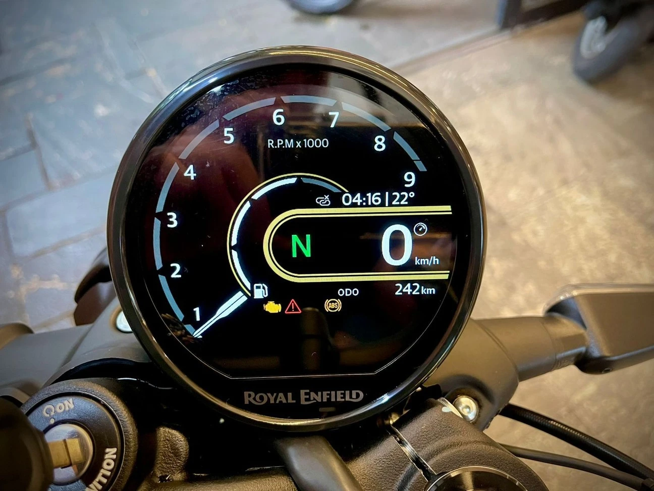 ROYAL ENFIELD GUERRILLA 450