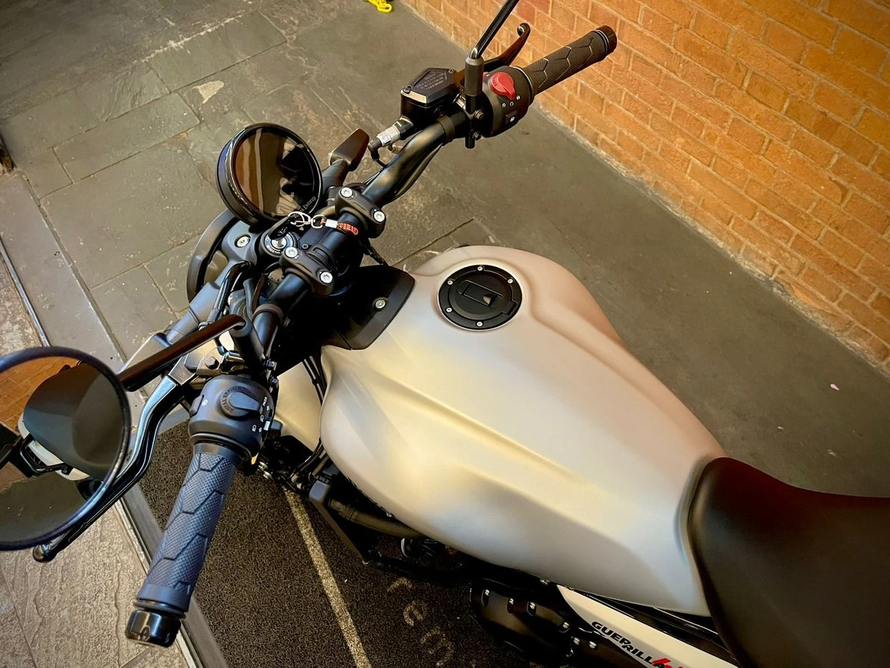 ROYAL ENFIELD GUERRILLA 450