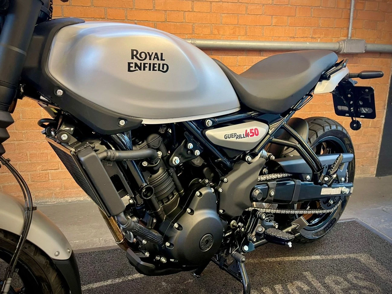 ROYAL ENFIELD GUERRILLA 450